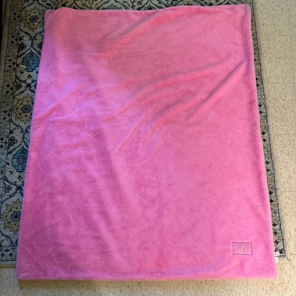 Victoria's Secret Fleece Lined Blanket - Picture 4 of 5